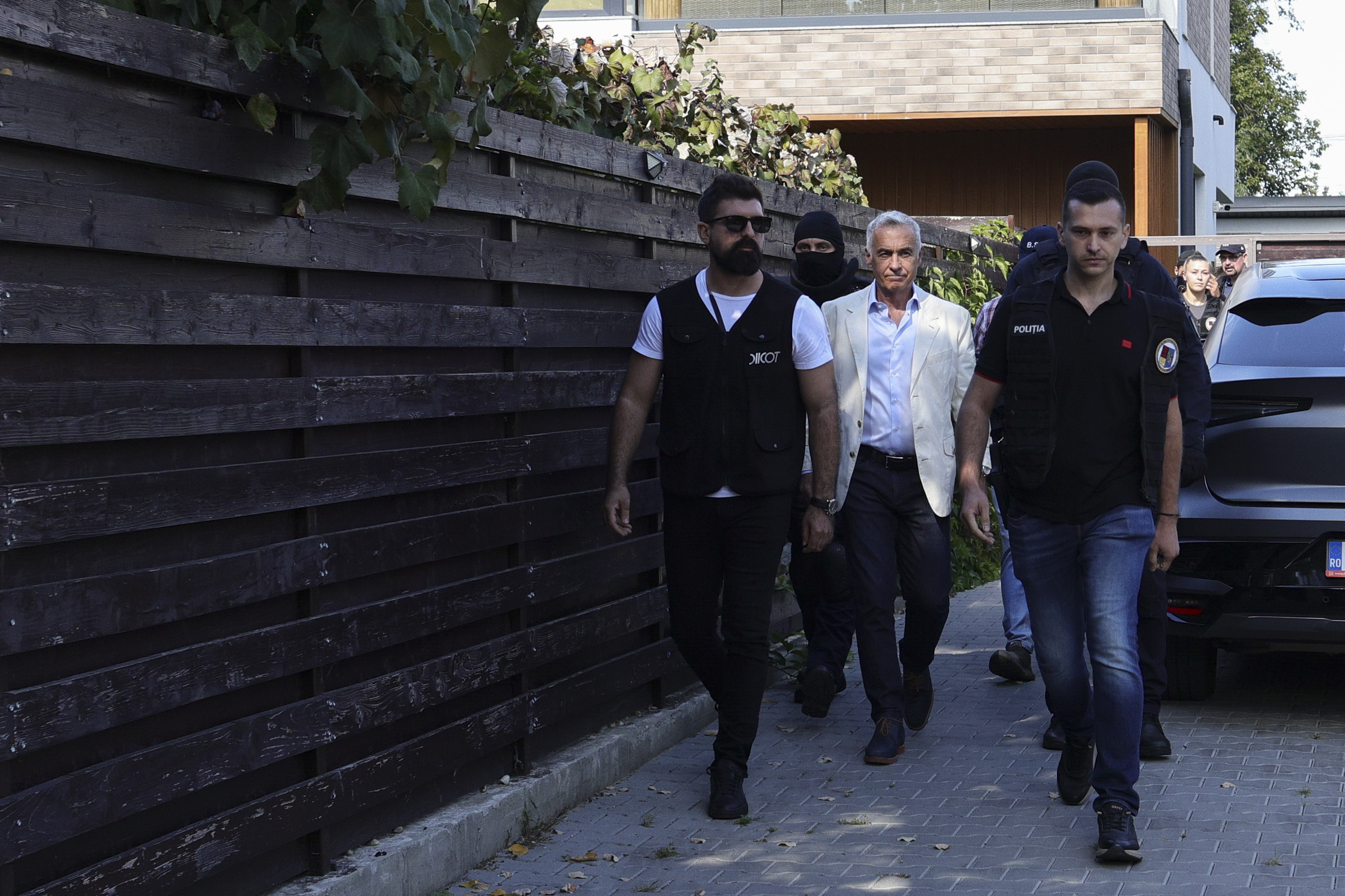 Perchezițiile informatice continuă în dosarul lui Călin Georgescu|Foto: Inquam Photos / Octav Ganea