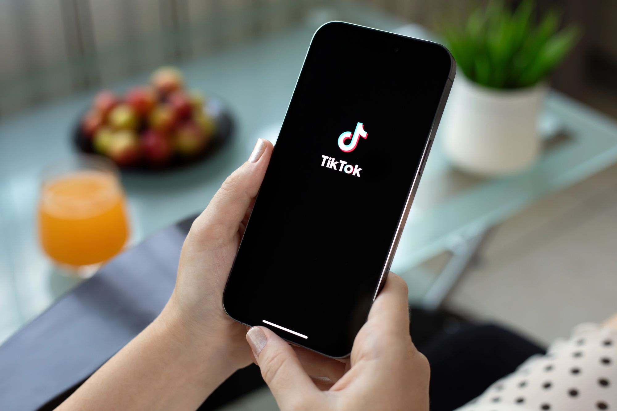 Tiktok riscă amenzi uriașe în cotextul alegerilor prezidențiale din România în 2024 | Foto: DepositPhotos.com