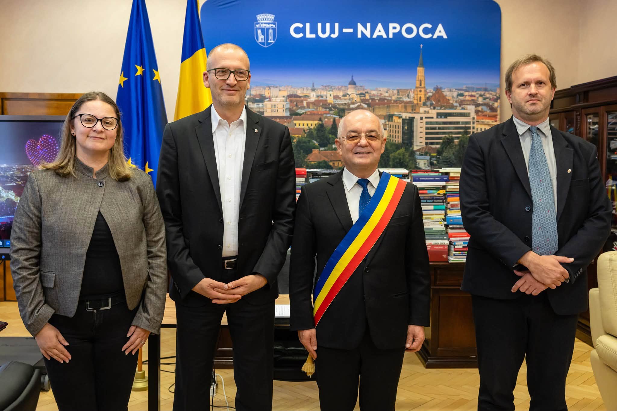 Redeschiderea liniei aeriene Cluj-Napoca - Budapesta, discutată la Primărie. De la stânga la dreapta, Oláh Emese, viceprimar Cluj-Napoca; Tarr Zoltán, ministrul Culturii din Ungaria; Emil Boc, primar Cluj-Napoca; Kollai István, secretar de stat adjunct responsabil pentru maghiarii din afara granițelor Ungariei | Foto: Facebook, Emil Boc