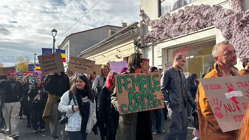 Sute de oameni au ieșit în stradă la Cluj pentru siguranța femeilor / Foto: Mădălina IVAN- monitorulcj.ro