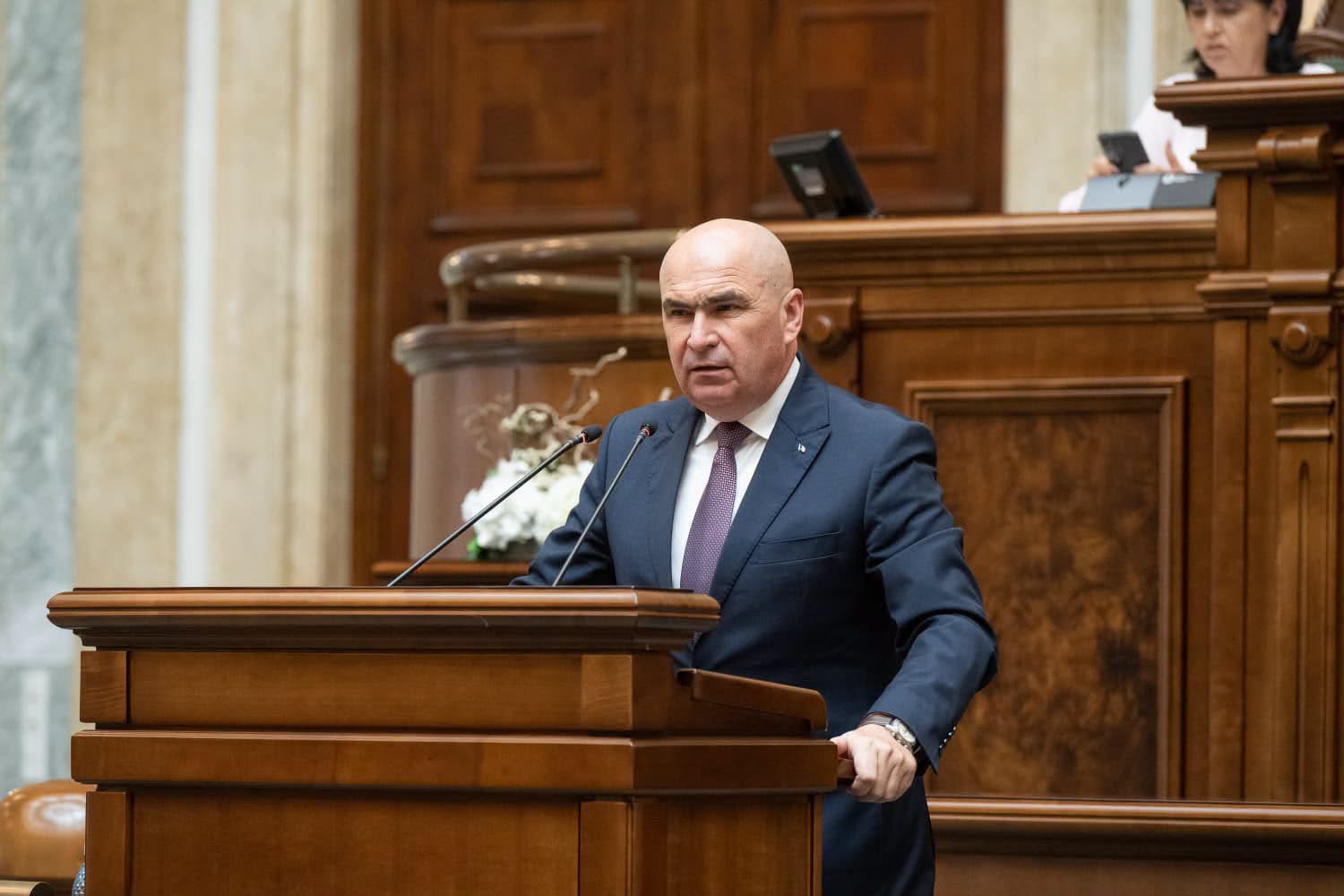 Mircea Abrudean, președintele Senatului, și-a exprimat marți, 20 octombrie, sprijinul pentru Ilie Bolojan, susținând că deciziile luate de acesta au dus la scăderea deficitului bugetar și la majorarea investițiilor publice. | Foto: Facebook Mircea Abrudean