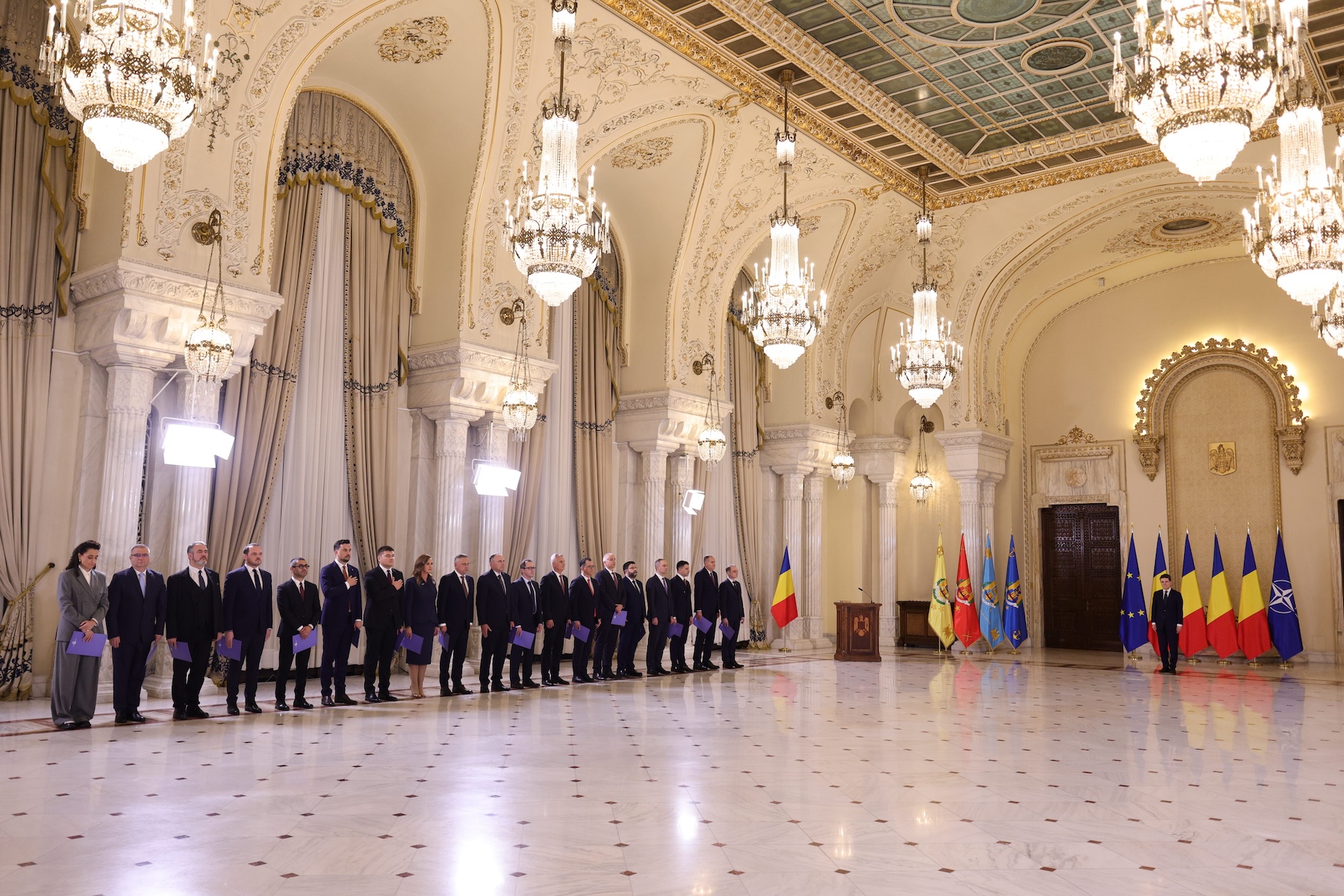 Guvernul condus de Luca Niculescu a depus jurământul | Foto: Inquam Photos / Octav Ganea