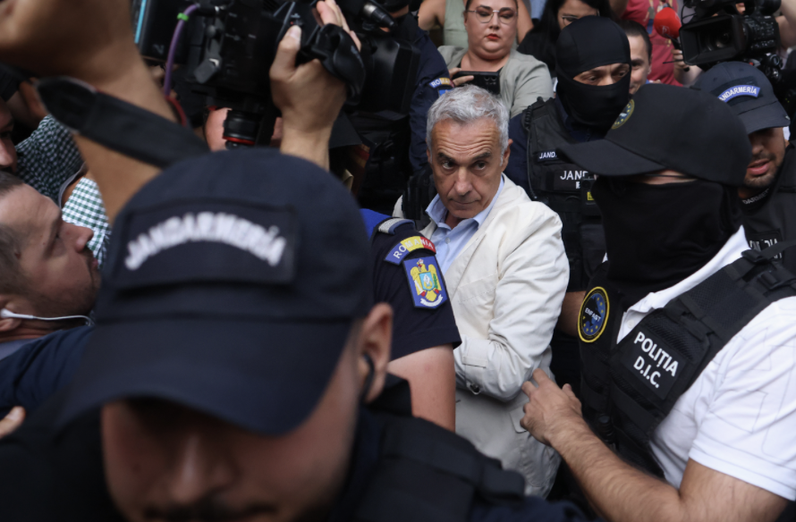 Călin Georgescu ar face obiectul unei noi anchete DIICOT, după ce ar fi încercat să depisteze aparatura de interceptare din locuința sa. | Foto: Inquam Photos / George Călin
