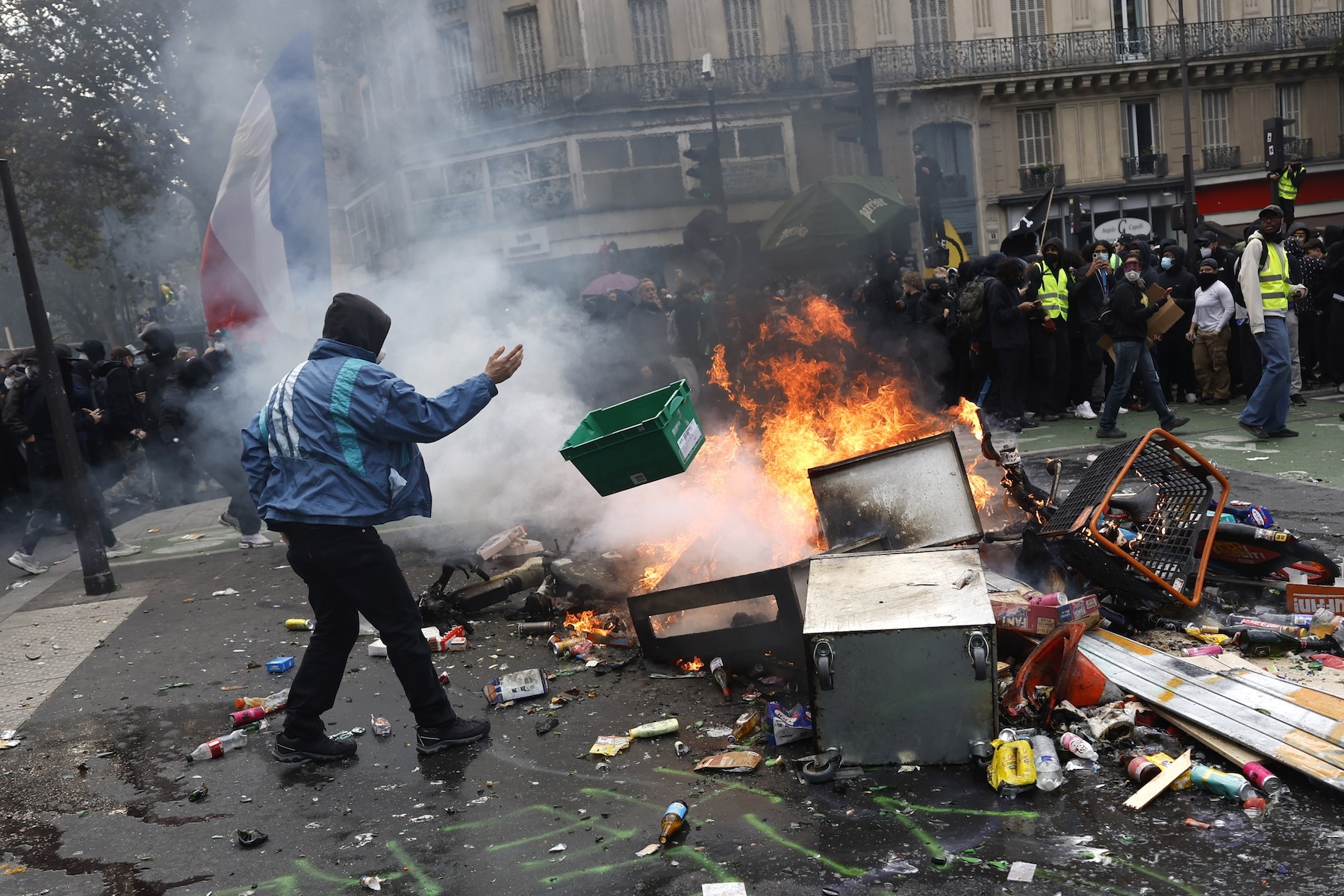 Mobilizare susținută în Franța, în fața unor proteste de amploare: 70.000 de polițiști și militari, pregătiți să intervină| Foto: MOHAMMED BADRA / EPA / AGERPRES FOTO
