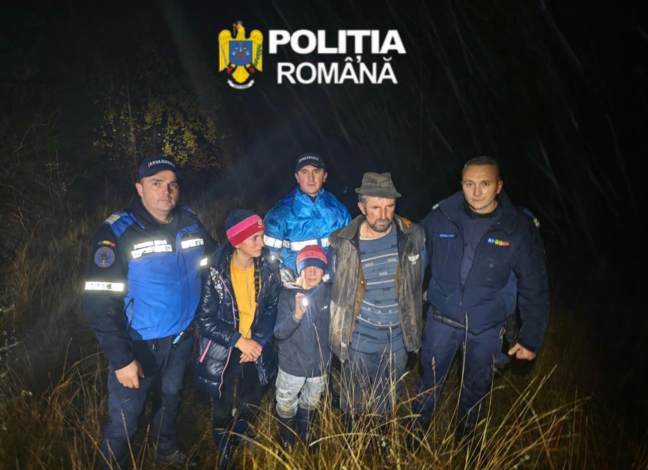 Doi dintre cei trei copii dați dispăruți din Borla, județul Sălaj, au fost găsiți sâmbătă, 31 octombrie, în jurul orei 18:25, alături de tatăl lor, în zona localității Șardu din județul Cluj. | Foto: IPJ Sălaj