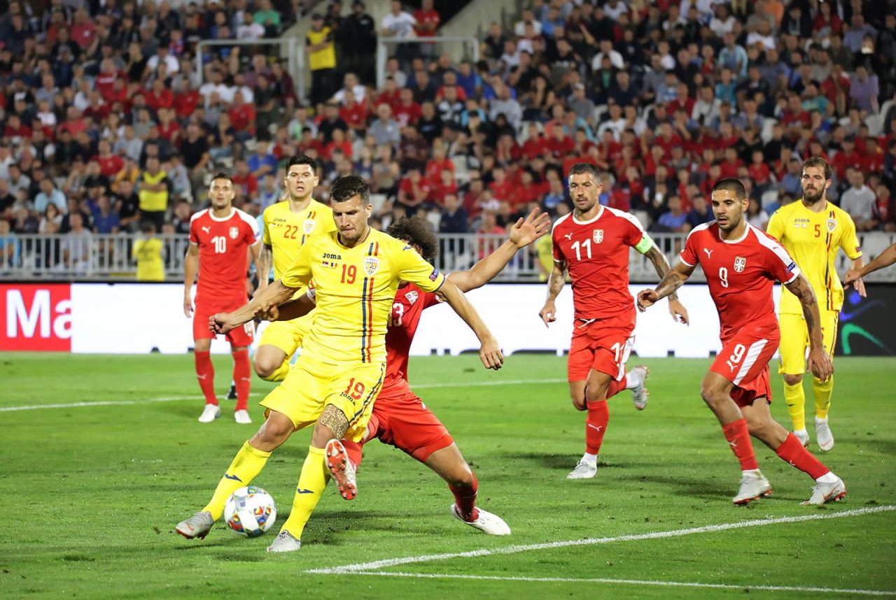 Romania football. Румыния Черногория. Черногория футбол. Йоветич сборная Черногории по футболу 2022. Румыния и Сербия.