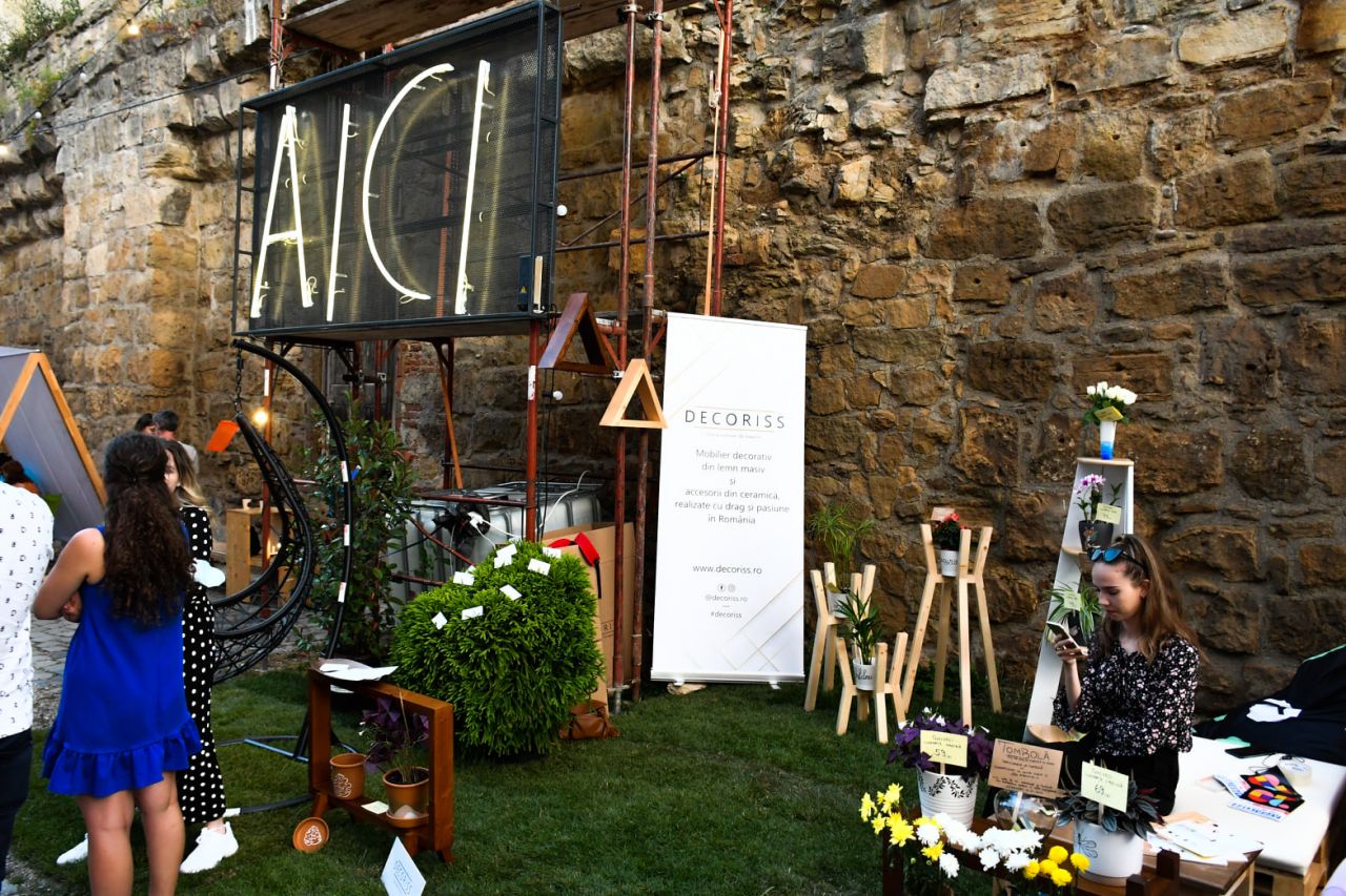 Piața de flori altfel, pe strada Potaissa. Un colț de rai decorat de