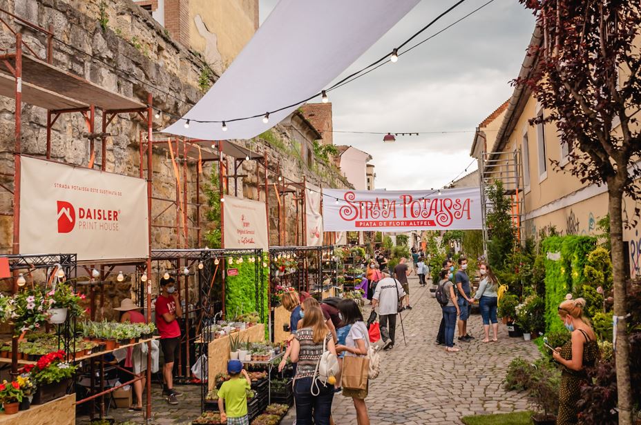 Cea mai atipică piață de flori din țară începe vineri! Strada Potaissa