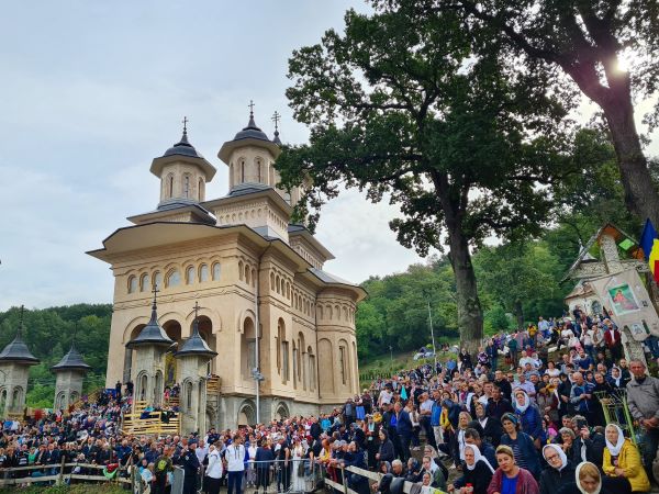 Mergi La Mănăstirea Nicula? PROGRAM De Hramul Adormirii Maicii Domnului