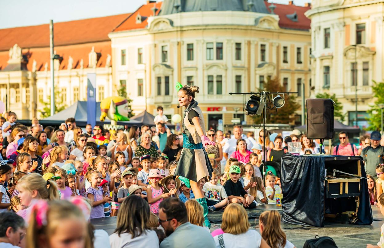 Peste 30.000 de spectatori în centrul Clujului la Festivalul Stradal ...