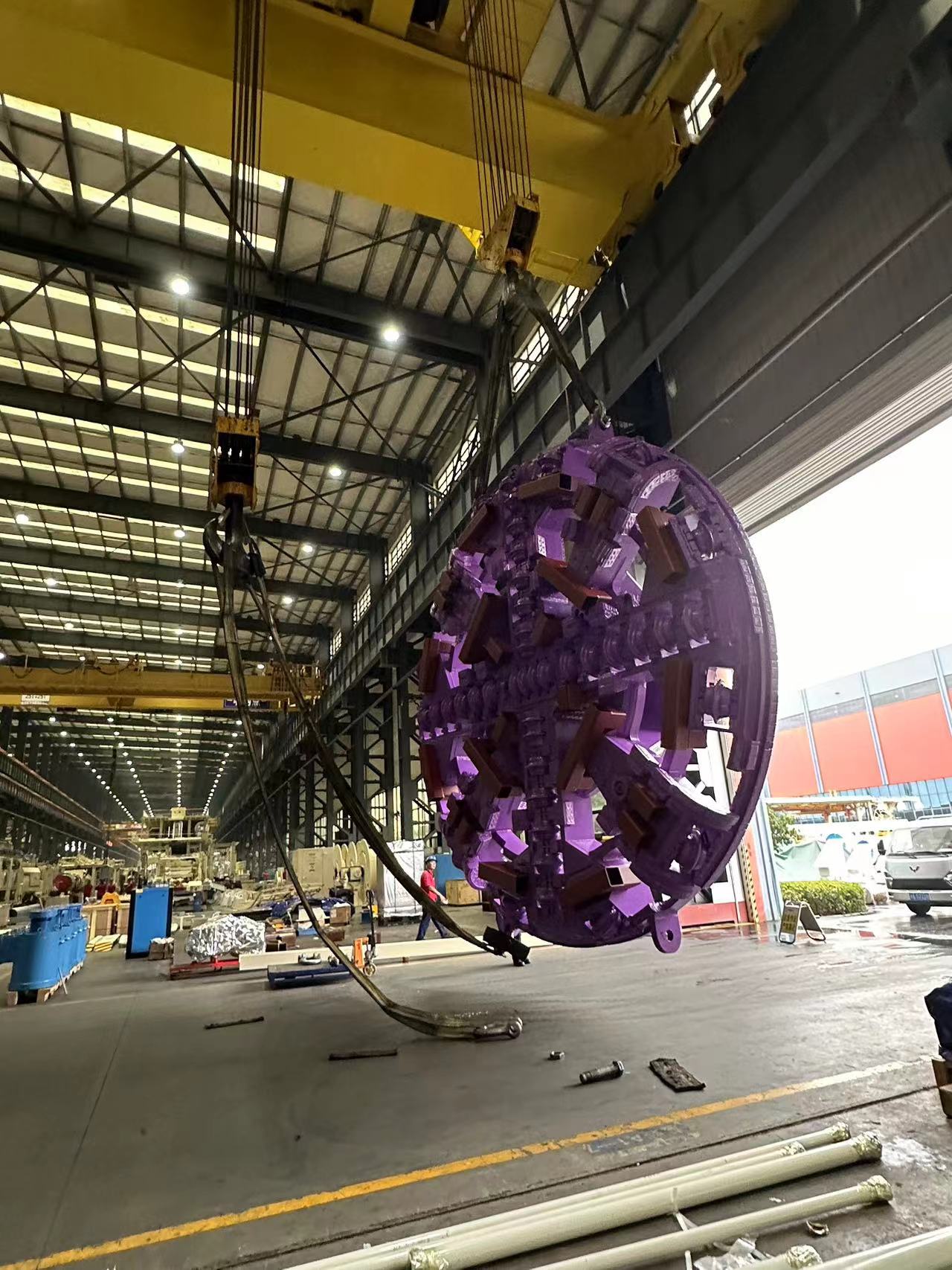 A large purple object in a warehouse

Description automatically generated