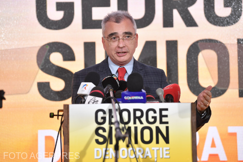 Petrișor Peiu, senator AUR, propunerea lui George Simion și a lui Călin Georgescu de premier.  În imagine, Petrișor Peiu participă la o conferință de presă în contextul depunerii dosarului de candidatură de către președintele AUR, George Simion, la Biroul Electoral Central, în 14 martie 2025. | Foto: Alex Micsik, Agerpres Foto