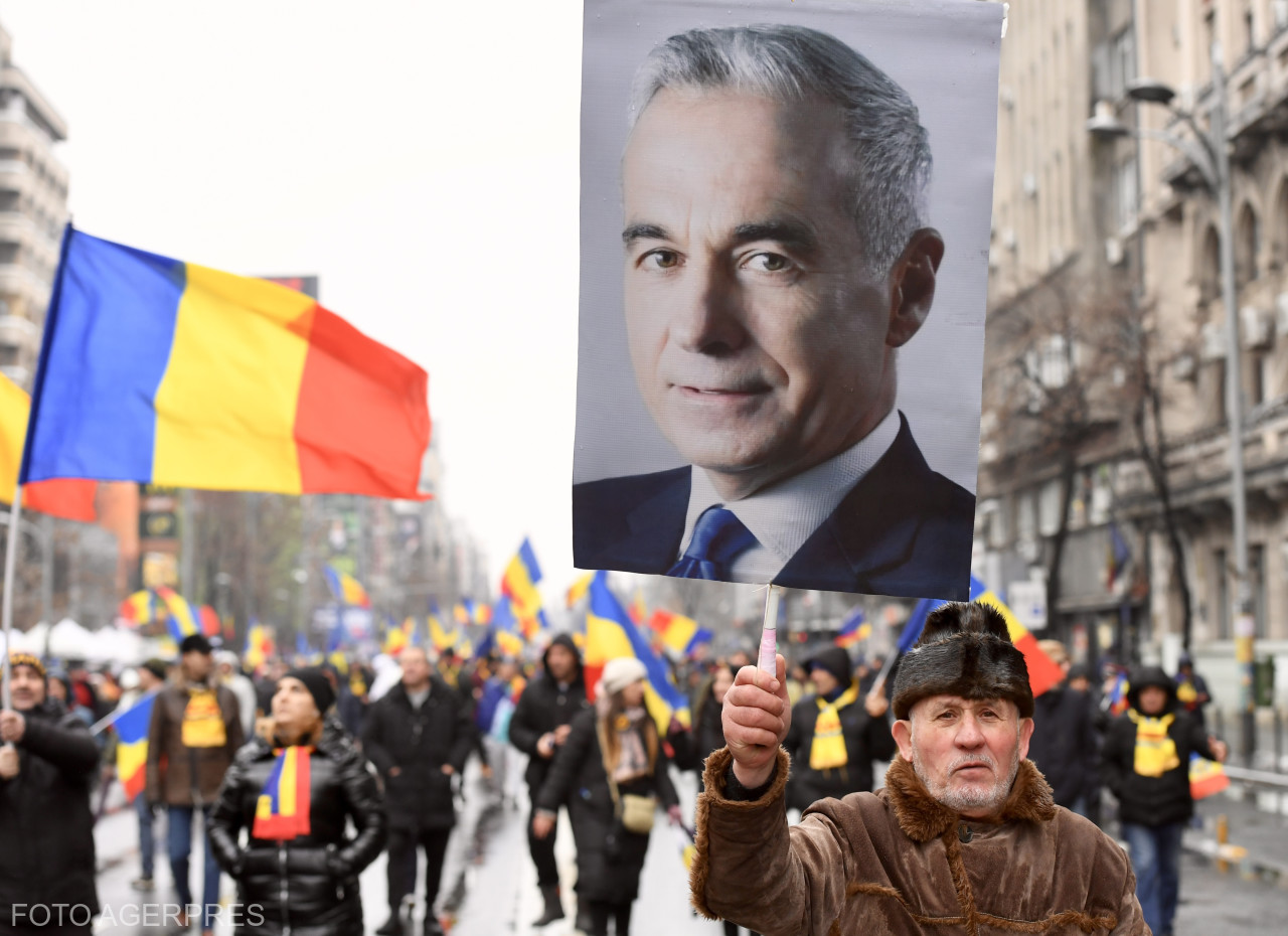 La mitingul AUR din București, manifestantii au scandat numele fostului candidat la prezidențiale în 2024, Calin Georgescu. Foto: Cristian Nistor, AgerpresFoto