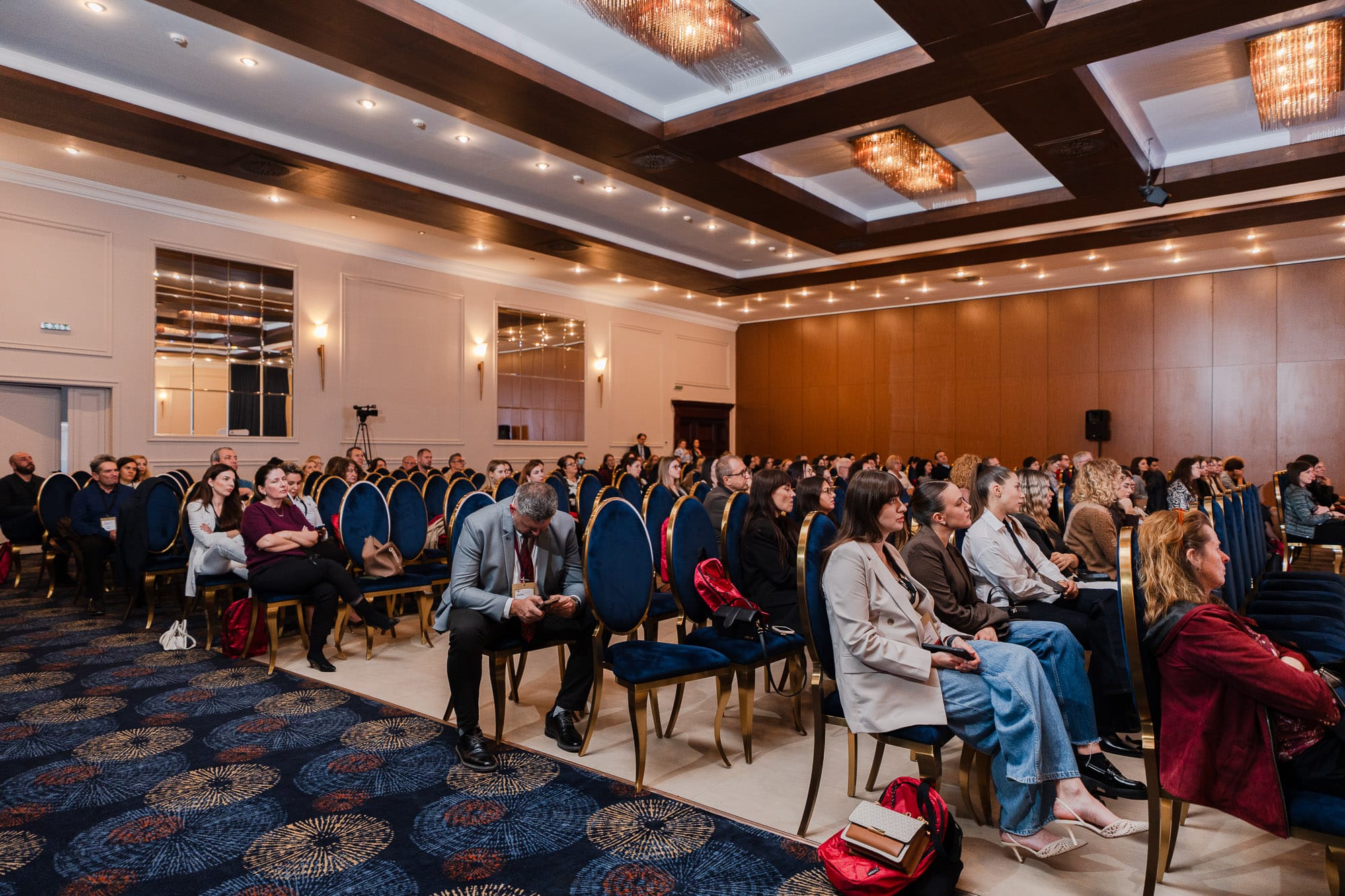 Cea de-a XVI-a ediție a Conferinței Societății de Dermato-Oncologie și Dermatologie Clinică a reunit la Cluj-Napoca, în perioada 21–23 octombrie 2026, peste 270 de specialiști în dermatologie.